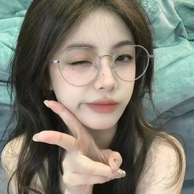 弱比少男闯女校